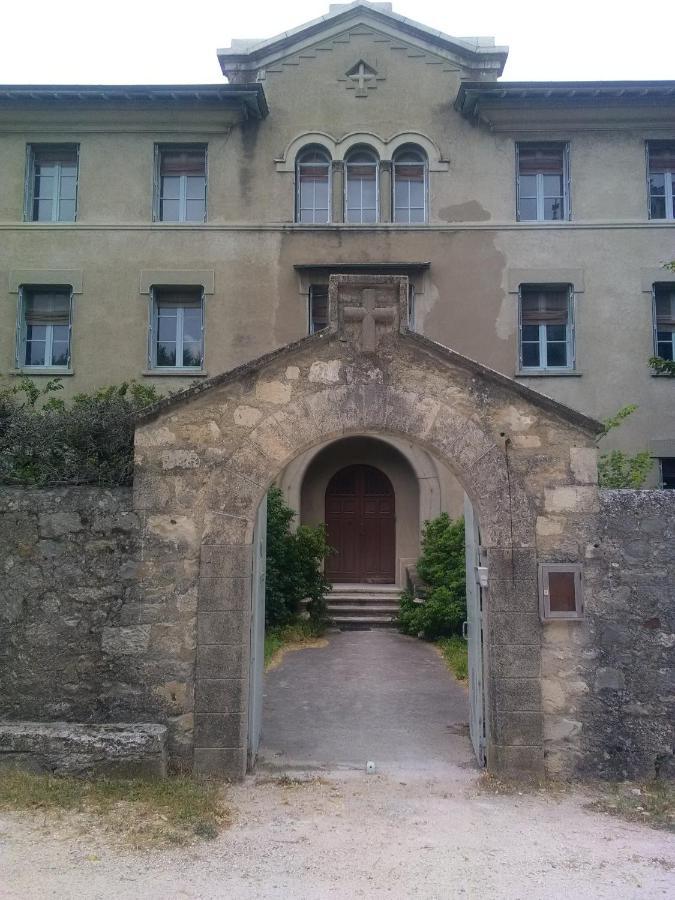 Gite d'étape Clos St Roch Viviers Exterior foto